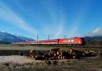 Die 185.630 der HGK fuhr am 26. Dezember 2009 mit einem Turnuszug (Leergarnitur) von Innsbruck nach Wrgl und konnte dabei in Vomp fotografiert werden.