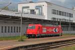 Am 10.05.2013 fuhr 185 587-3 (HGK 2055) als Tfzf durch den Bahnhof von Offenburg gen Basel.