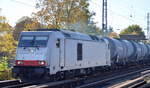 Havelländische Eisenbahn AG  285 104-6  [NVR-Number: 92 80 1285 104-6 D-HVLE] mit Kesselwagenzug in Richtung Stendel am 12.10.18 Berlin-Karow.