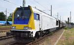 Havelländische Eisenbahn AG, Wustermark [D] mit der Voith Maxima 30 CC [NVR:  92 80 1263 001-0 D-VTLT ) und einem Ganzzug Selbstentladewagen am 19.06.23 Durchfahrt Bahnhof Ruhland.