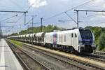 Die Eurodual 21-224 der Heavy Haul Power International GmbH hat am 20.07.2023 einen Güterzug aus Richtung Neuenhaus nach Bad Bentheim gebracht.