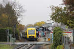 Eine aus zwei LINTs (Nummern unbekannt) bestehende Garnitur der Hessischen Landesbahn hält am Haltepunkt Frankfurt-Unterliederbach.
Aufnahmedatum: 9. November 2016