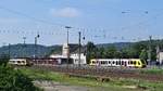 Bahnhof Dillenburg am 05.06.18 von NO: HLB VT 503 (1648 103/603) als RB 95 (61862)  Sieg-Dill-Bahn  Dillenburg - Siegen Hbf verlässt den Bahnhof. HLB VT 5XX (1648 1XX/6XX) als RB 96 (61772)  Hellertal-Bahn  Dillenburg - Betzdorf (Sieg (links)) und DB 442 XXX/XXX als RB 40 (15111)  Mittelhessen-Express  Dillenburg - Frankfurt (Main) Hbf (im Hintergrund) warten jeweils auf die Abfahrt.