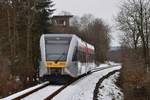 Nachschuss auf HLB 128 alias 646 428 bei der Ausfahrt in Berzhahn in Richtung Westerburg. Links erkennt man noch die Ruine eines alten Steinbrechers oder Kohlebunkers.

Berzhahn 14.01.2021