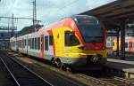   427 543 ein 3-teiliger Flirt der HLB (Hessischen Landesbahn) steht am 03.09.2011 im Hbf Siegen zur Abfahrt nach Gießen bereit.