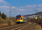 Ein 5-teiliger Flirt 429 544 / 044 der HLB (Hessischen Landesbahn) als RE 40 (Umlauf HLB24959) Siegen - Gieen, fhrt hier kurz hinter Dillenburg auf der Dillstrecke (KBS 445 bei km 127,6) weiter in Richtung Gieen. (02.04.2013)