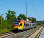 Ein 5-teiliger Flirt 429 546 / 046 der HLB (Hessischen Landesbahn) als RE 40 Gieen-Siegen, fhrt am 07.07.2013 durch den Bahnhof Ehringshausen in Richtung Siegen. Wie hier in Hessen wird der Zug als RE 40 gefhrt, in NRW wo sich die Endstation Siegen Hbf befindet wird er als RE 99 gefhrt.