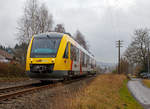 
Der VT 264 (95 80 0648 664-0 D-HEB / 95 80 0648 164-1 D-HEB) ein Alstom Coradia LINT 41 der HLB (Hessische Landesbahn), ex Vectus VT 264, fährt am 12.12.2016, als RB 90 Westerwald-Sieg-Bahn (Westerburg - Altenkirchen - Au/Sieg - Betzdorf - Siegen) vom Bf Unnau-Korb, weiter in Richtung Hachenburg. 