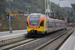 Dieser ET 429 (429 049) der HLB fährt am 19.04.2016 in den Bahnhof Marburg Hauptbahnhof ein.
