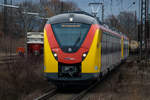 BR1440 der Hessischen Landesbahn fährt in Babenhausen (Hessen) ein 