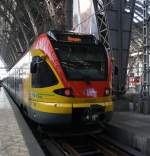 Zwei gekuppelte 5-teiliger FLIRT 429 042 und 542 der HLB (Hessischen Landesbahn) steht am 30.01.2010 im Hbf Frankfurt/Main abfahrtbereit.