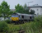 Class66  DE 674 der HGK  mit Kesselzug im Bahnhof Illertissn,am 3.8.2005