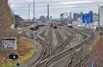 Verladeanlage und -gleise an der Rheinwerft/Raffinerie Wesseling mit div. Tankwagen und 2 MaK DE 1200 - bei Godorf/Wesseling 16.01.2011