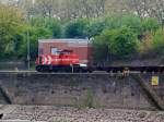 Lok DE 92 der HGK (Hfen und Gterverkehr Kln AG) rangiert leere Containertragwagen am 14.04.2011 im Hafen Kln-Niehl.