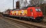 Im Bahnhof Grokorbetha standen am 10.4.2012 2 Loks der HGK, die 185 586-5 mit der Werbung fr Rheinbraunbrennstoff und die Diesellok 266 062-9.