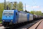 185 523-8 und 185 521-2 HGK mit Kesselwagen in Hochstadt/ Marktzeuln am 04.05.2012.