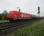 Die 185 606 der Firma HGK (Hfen und Gterverkehr Kln) fuhr am 06.06.12 mit einem Bterzug bei Wrzburg.Das Bild wurde kurz nach Thngersheim gemacht.