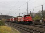 Die 272 019 mit einem KLV-Zug am 24.11.2012 bei der Durchfahrt in Kln West.