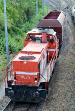 MaK DE 1002 der HGK mit Schotterwagen in Godorf - 12.08.2014