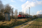 HGK DE 86 und eine weitere DE 1002 verlassen den Bahnhof Rommerskirchen in Richtung Köln.