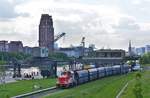 Die Hafenbahn in Frankfurt ist für mich die schönste Bahnstrecke im Frankfurter Raum zwischen Hafen, Main und der Uferpromenade führt die Strecke mehrere Kilometer den Main entlang