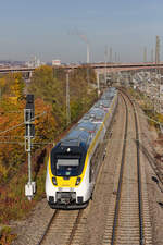 442 323 als RE12 Heilbronn-Tübingen am 09.11.2021 am Eszetsteg in Stuttgart.