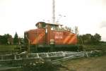 Die KEG 015 half beim Ausbau der Strecke Stralsund-Rostock im Oktober 1998.Hier steht die Lok 015 auf dem Ladegleis vom Bahnhof Martensdorf.