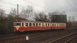 Im Frühjahr 1978 setzte die Köln-Bonner Eisenbahn den 1936 von Westwaggon gebauten ET 32 a/b auf der Querbahn von Wesseling nach Brühl ein, hier kommt er gerade in Brühl an.