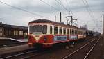 Mit einem Eilzug nach Köln trifft der ET 56 der Köln-Bonner Eisenbahn im Frühjahr 1978 in Rodenkirchen ein.