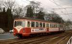 Mit einem Eilzug nach Bonn ist ET 56 im März 1978 in Köln-Marienburg unterwegs