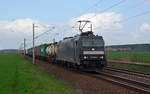 185 565 führte im Auftrag der RTB Cargo am 04.04.17 einen Conatinerzug durch Rodleben Richtung Roßlau.