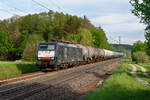 189 208 MRCE mit einem Kesselwagenzug bei Postbauer-Heng Richtung Nürnberg, 12.05.2020