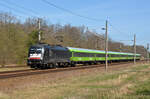 Mit dem FLX 1233 aus Köln eilt 182 533 der MRCE am 18.04.22 durch Burgkemnitz nach Leipzig.