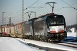 Die X4E-664 von MRCE und eine weitere Maschine, auf der Inntalstrecke bei Oberaudorf am 26.01.22