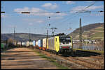 MRCE ES64F4-093 muss hier am 28.2.2023 um 14.14 Uhr im Bahnhof Niederheimbach in das Ausweichgleis, um einen nachfolgenden Zug überholen zu lassen.