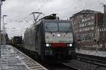 MRCE 189-987 mit Containerzug in Königswinter, Februar 2016.