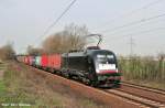 MRCE-Taurus ES 64 U2-063 mit einem Containerzug fr Hamburg,kurz vor Lehrte (Ahlten 08.04.10)