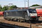 189 211-6 wartet in Magdeburg Hbf auf die Weiterfahrt in Richtung Magdeburg-Neustadt.