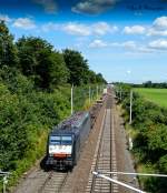 ES 64 F4 - 092 (189-992-1)
Mit ihrem (KLV) Sattelauflieger durchfhrt hier denn Stadtteil Mosling in Lbeck. 11.07.2013 15:28:05 Uhr