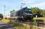 185 563-4 mit Containerzug in Fahrtrichtung Norden.