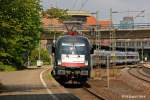 MRCE 182 526/ ES 64 U2-026 mit HKX1802 am 07.05.2014 in Hamburg Harburg.