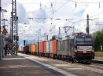 Am 13.5.14 fuhr X4E 871 mit einem Containerzug durch die S- und Meridian Station Heimeranplatz.