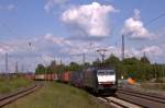 189 159 rauscht am 30.05.2014 mit einem Containerzug durch Nordstemmen