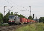 X4 E - 852 von BoxXpress zieht am 11.August 2016 einen Containerzug bei Thngersheim in Richtung Gemnden(Main).