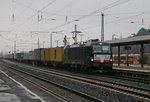 193 863 mit Containerzug in Fahrtrichtung Süden.