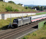 MRCE/Dispolok ES 64 U2-28 (182 528) am 18.08.16 mit IC nach Bebra in Neuhof (Kreis Fulda)