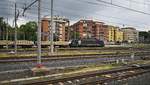 Mit einer Garnitur aus dem Römer Hafen kommt die 9180 6189 103-5 (D-DISPO Class 189-VL) an Gleis 8 des Bahnhofs Roma Ostiense am 23.05.2018 an