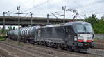 MRCE Vectron  X4 E - 879  [NVR-Nummer: 91 80 6193 879-4 D-DISPO], aktueller Mieter unbekannt, mit Kesselwagenzug Durchfahrt Bahnhof Hamburg-Harburg, 10.07.19