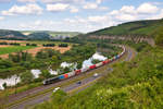 193 860 MRCE/boxxpress mit einem Containerzug bei Himmelstadt Richtung Würzburg, 01.08.2019