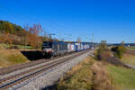 193 611 MRCE und 193 994 Railpool/RTB Cargo  TankMatchRail  mit einem Autotransportzug bei Oberdachstetten Richtung Würzburg, 24.10.2021